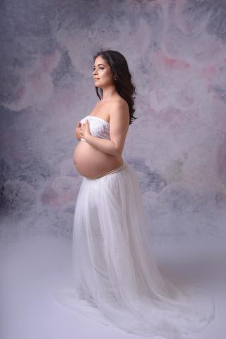 Romantic pregnancy photography in London 