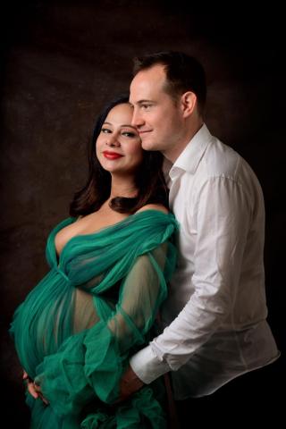 Pregnancy photographer in London, clothes included