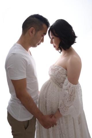 Elegant pregnancy photographs in London